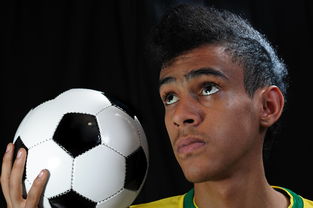 爱游戏体育入口-五大联赛门将出球模式变化与球队传导效率关联，门将出来踢球  第2张